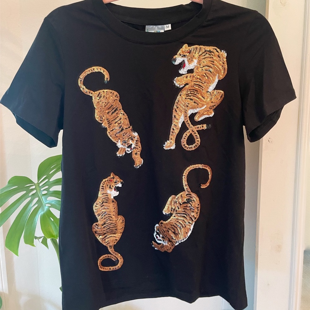 Queen of Sparkles Four Crawling Tigers Tee, NWT